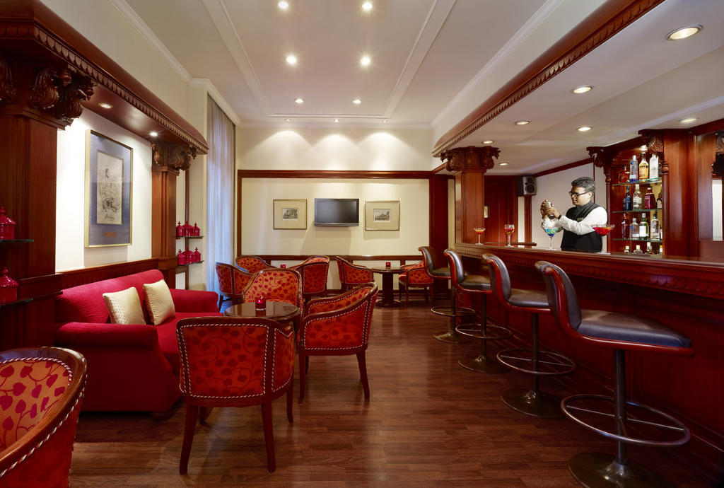 Taj Ganges Варанаси Экстерьер фото The Bar