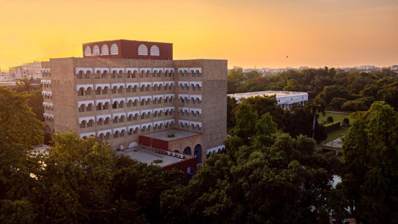 Taj Ganges Варанаси Экстерьер фото The University of North Florida's Brooks College of Health