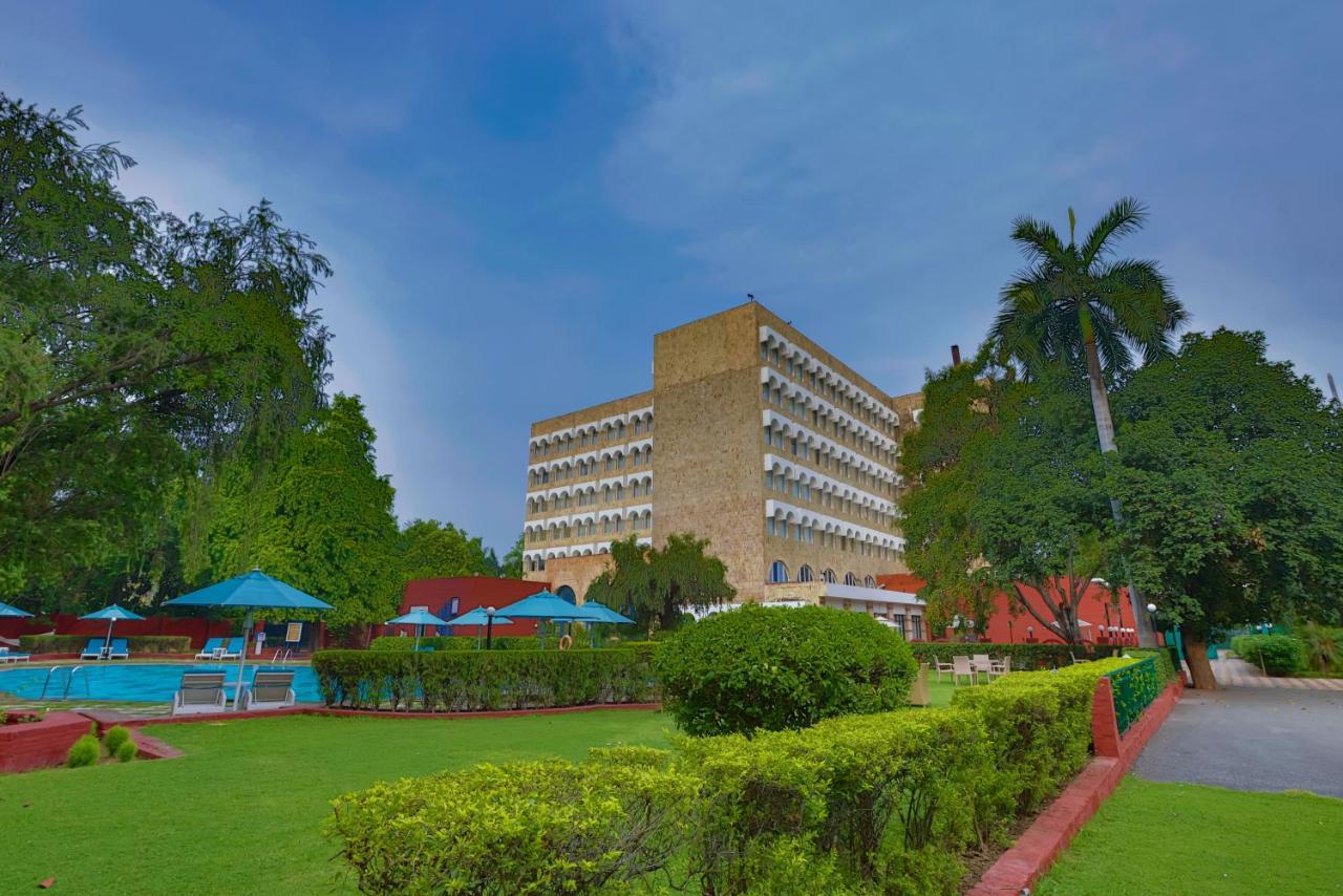 Taj Ganges Варанаси Экстерьер фото AIIMS Delhi