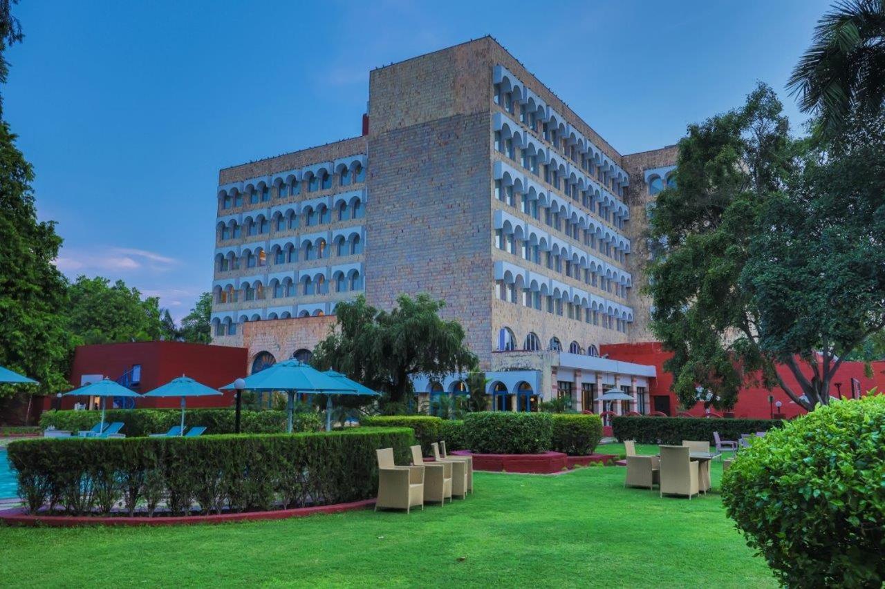Taj Ganges Варанаси Экстерьер фото The Taj Bengal