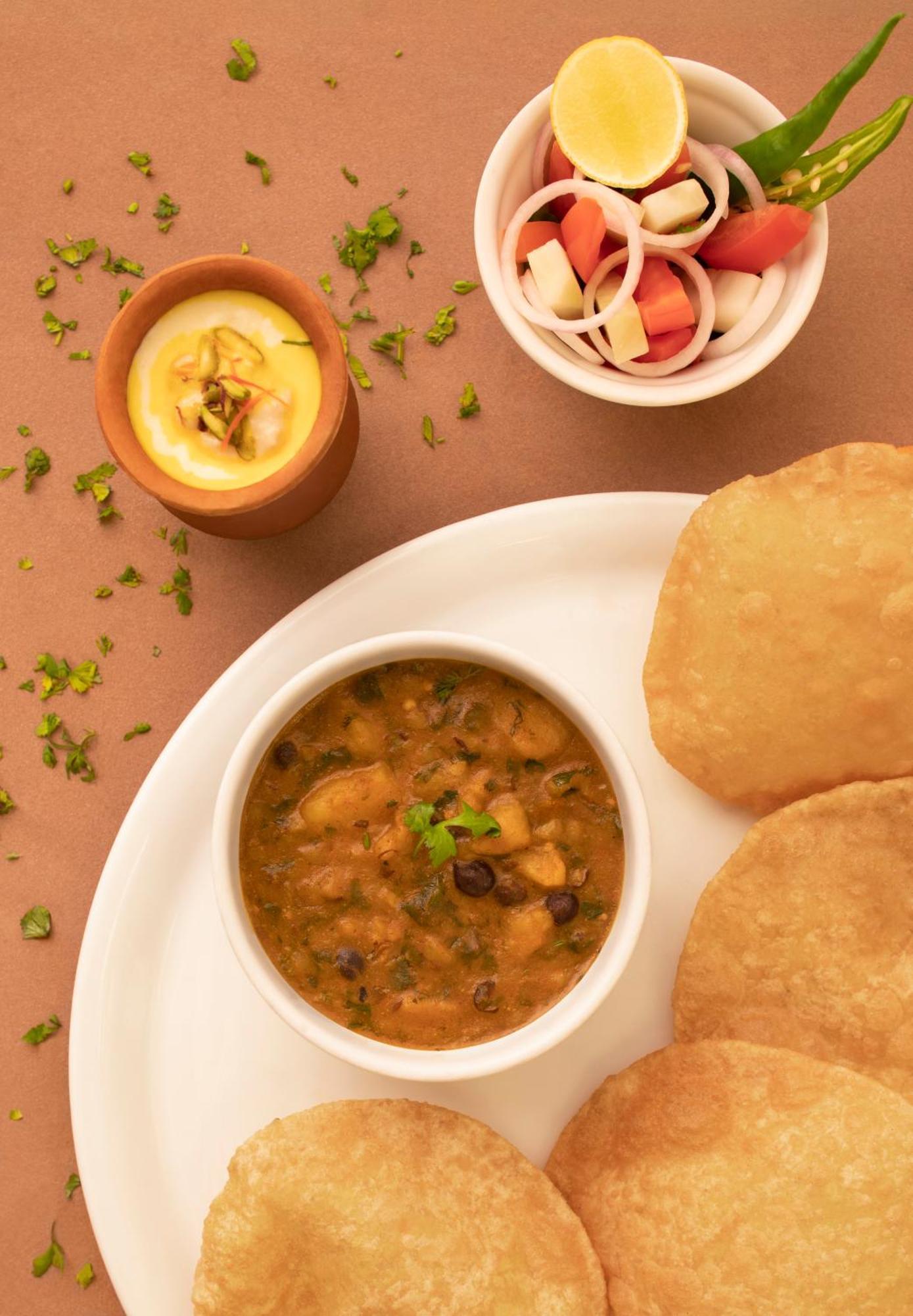 Taj Ganges Варанаси Экстерьер фото Poori masala