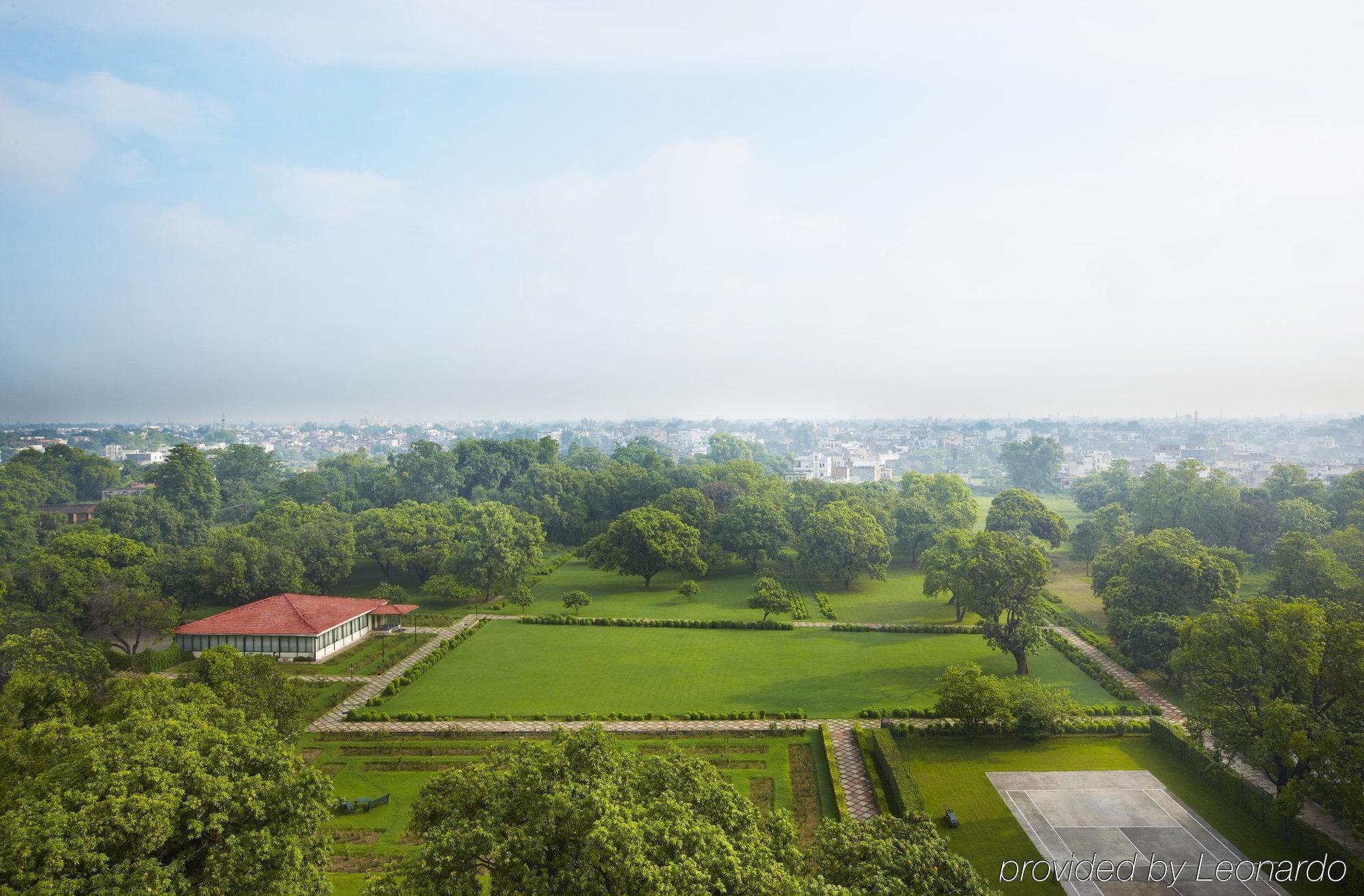 Taj Ganges Варанаси Экстерьер фото View of the grounds from the tower