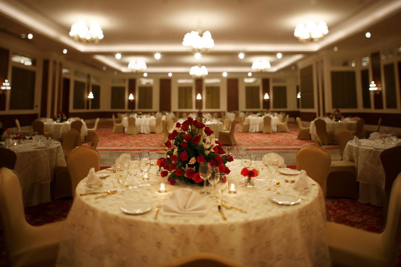 Taj Ganges Варанаси Экстерьер фото The Imperial Hotel